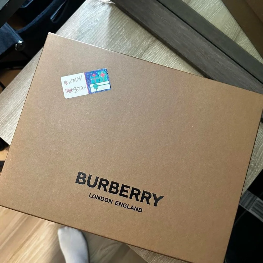 BURBERRY Reversible Icon Stripe Cotton Bucket Hat! - Picture 6 of 6